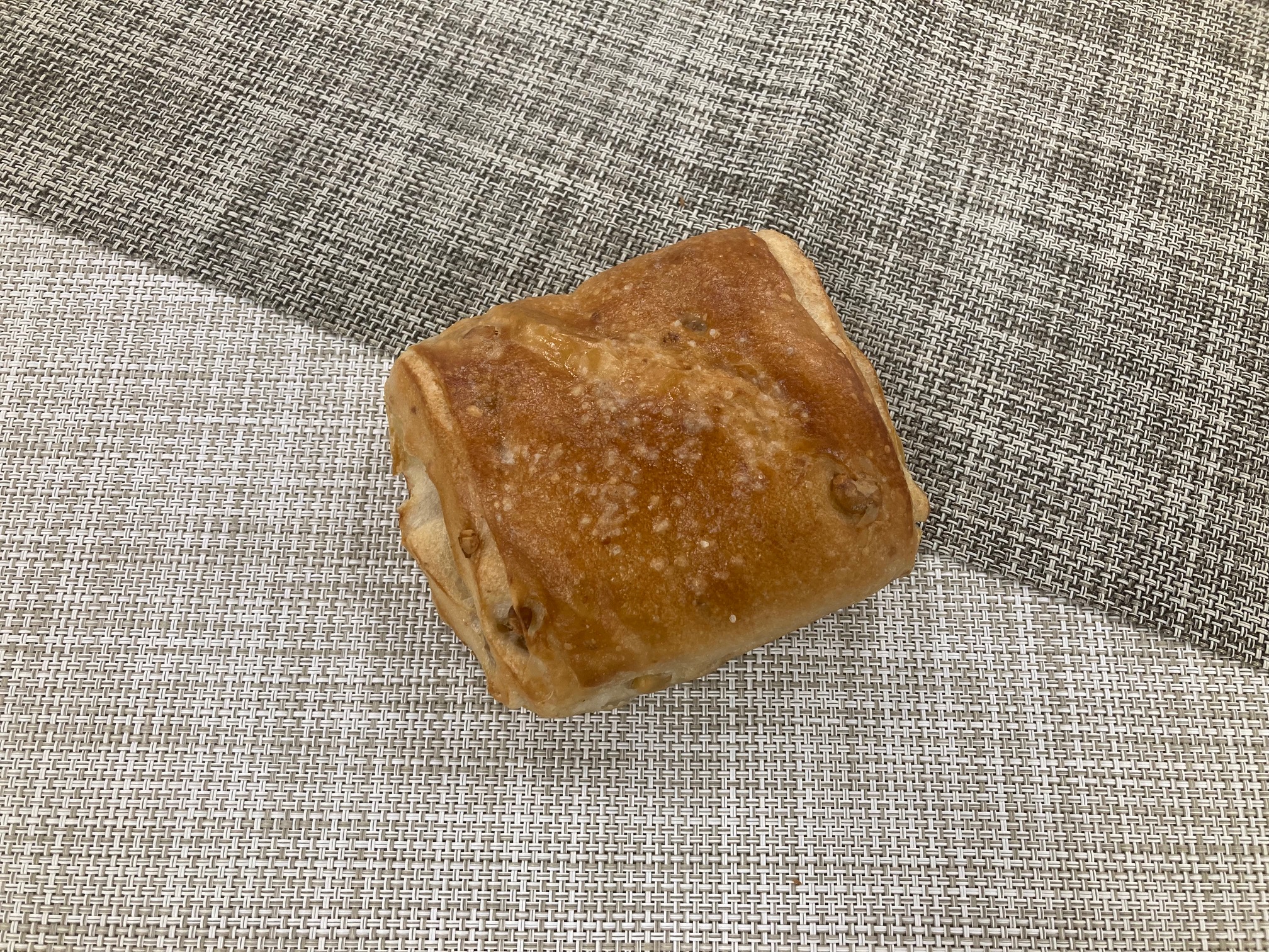 塩バタークルミパン